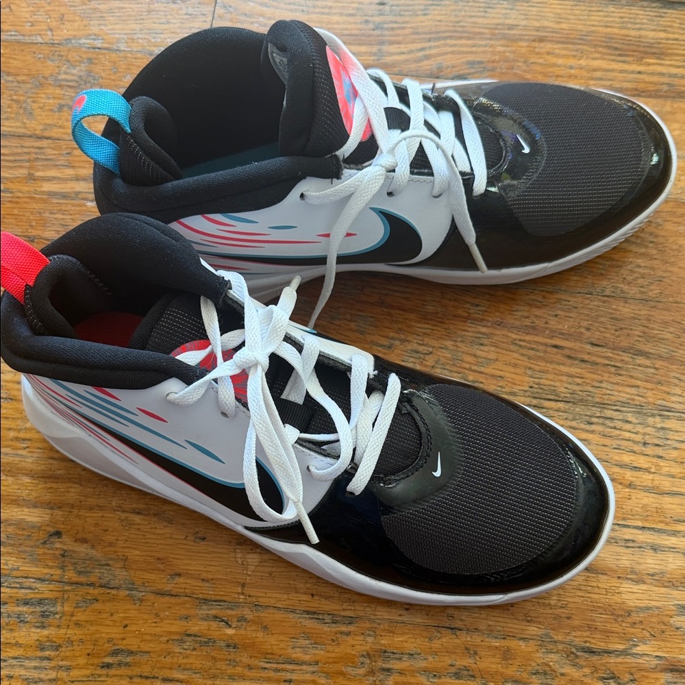 Nike Team Hustle D 9 light kids 6.5y shoes